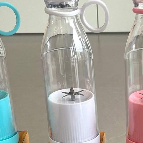 Portable Rechargeable Electric Fruit Juicer Cup